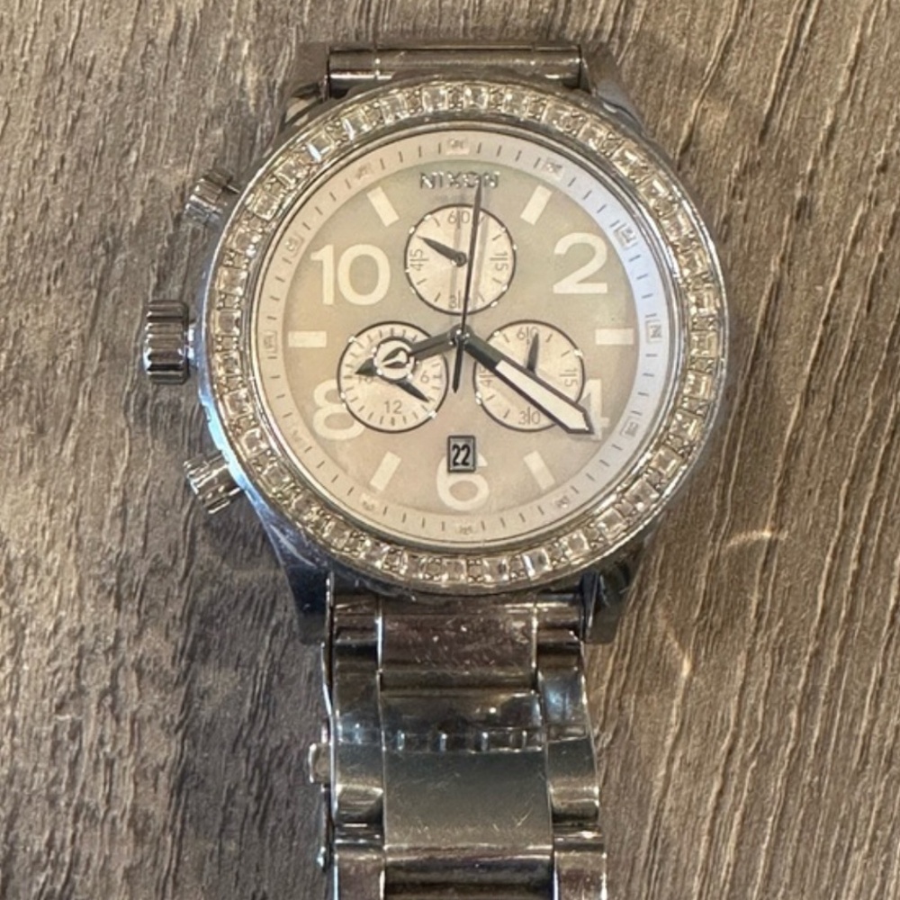 Nixon 42-20 chrono crystal